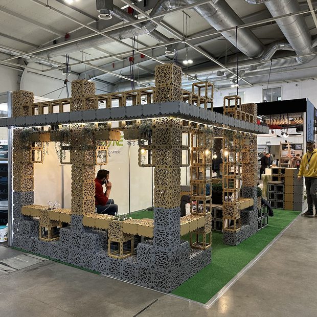 Illuminazione di uno stand modulare senza traliccio